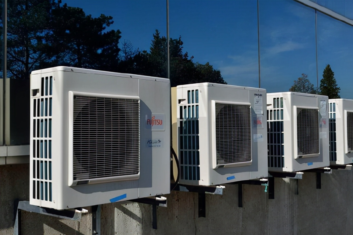 Air conditioning condenser